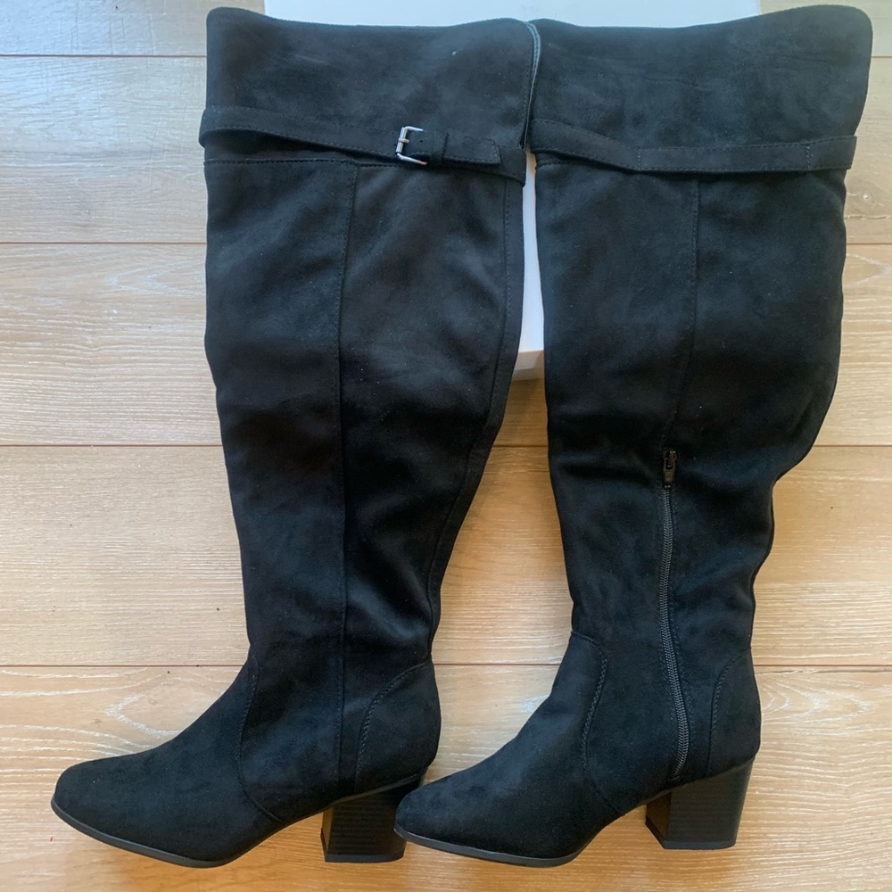 New in box size 8 NEVER WORN SUADE BOOTS BY EST. 1946. ..23” Length